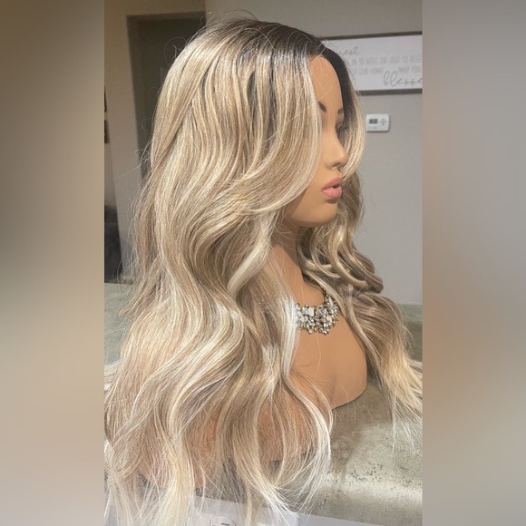 CSC Blonde Wavy Hair Wig - Picture 2 of 5